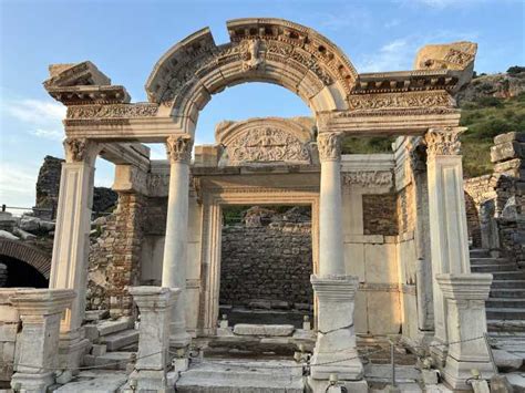 De Tempel van de Acht Immortelen: Een mystieke oase vol sereniteit en historie!