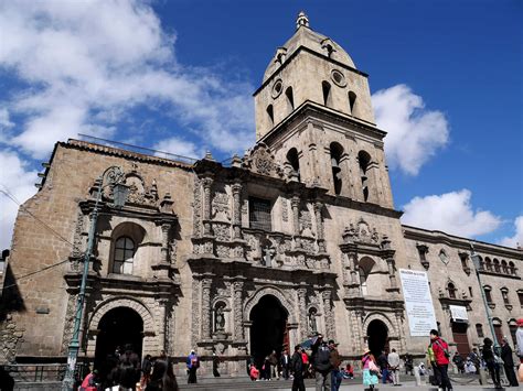 De Iglesia de San Francisco: Een meesterwerk van koloniale architectuur met een ondraaglijk lieflijke gevel!