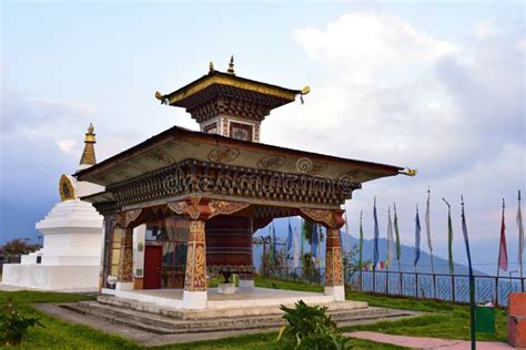 De Tempel van Tien Thousand Gods: Een Oase van Kalmte en Spirituele Verbinding in Huzhou!