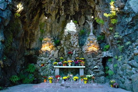 De Enchanting Grotten van Sala: Ontdek de Natuurlijke Pracht en Religieuze Betekenis!