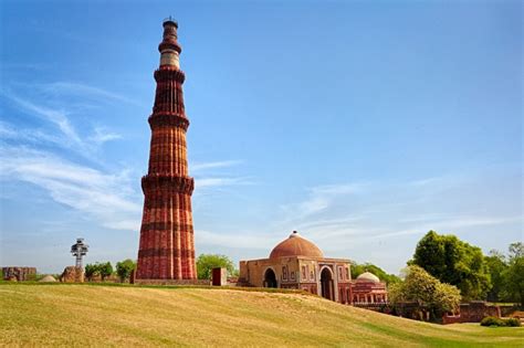  Qutub Minar: Een imposante baken van geschiedenis en architectuur!