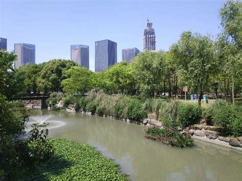  De Betoverende schoonheid van het Jiaojiang-park: Een Oase van rust in Taizhou!