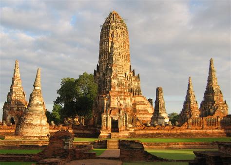  Wat Chaiwatthanaram: Een overweldigende tempelcomplex vol majestueuze ruïnes!